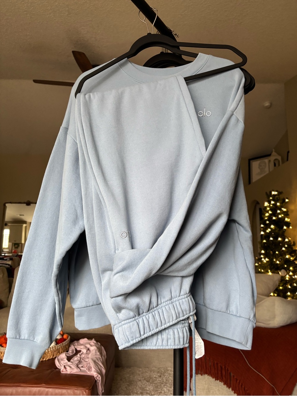 ALO Yoga Men’s Pale Blue Crewneck Sweatshirt and Pants medium